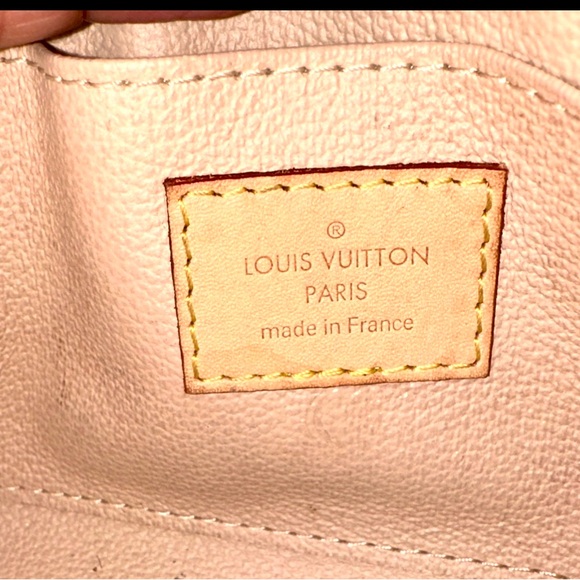 100% Authentic Louis Vuitton Cosmetic Pouch.Used. No return - Picture 3 of 6